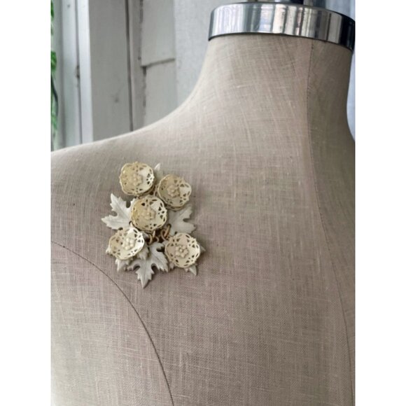 Vintage 1930s Carved Celluloid Large Dangle Brooch Leaves Flowers - Picture 6 of 12